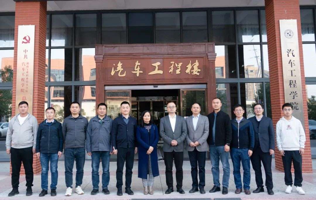 工业大型3d打印机厂家世界杯官网与湖南工业职业技术学院完成签约揭牌仪式